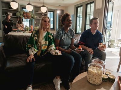 Creating a Cozy Living Room for Movie Nights and Football Season