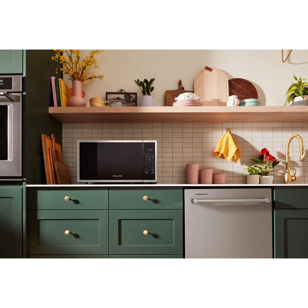 KitchenAid 22 in. 1.5 cu. ft. 1000W Countertop Microwave with