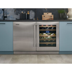 Sub-Zero Designer Series 22.5 in. Stainless Steel Pro Handle, , hires