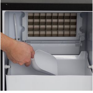 Avanti Elite Series 15 in. Built-In Undercounter Ice Maker with 25 lb. Ice Storage & Digital Control - Stainless Steel, , hires