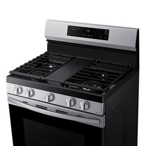 Samsung 30 in. 6 cu. ft. Smart Gas Range with 5 Sealed Burners & Griddle - Stainless Steel, , hires