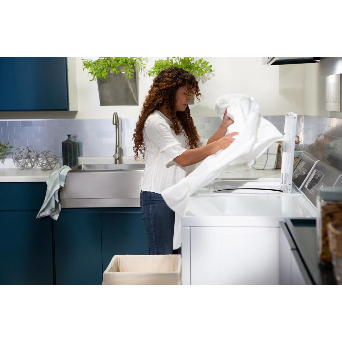 Speed Queen TR7 26 in. 3.2 cu. ft. Top Load Washer with Agitator