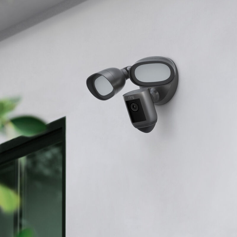 is the ring floodlight camera wireless