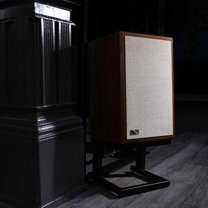 KLH Model Three Bookshelf Speaker - Walnut, Walnut, hires