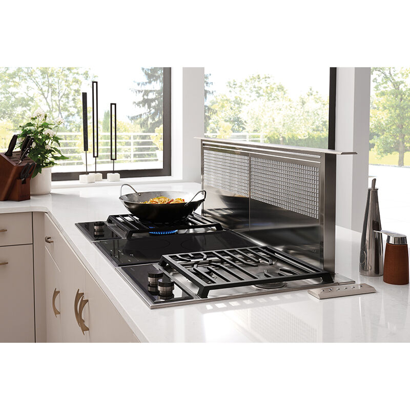 Wolf 15 in. Induction Cooktop with 2 Smoothtop Burners - Stainless Steel