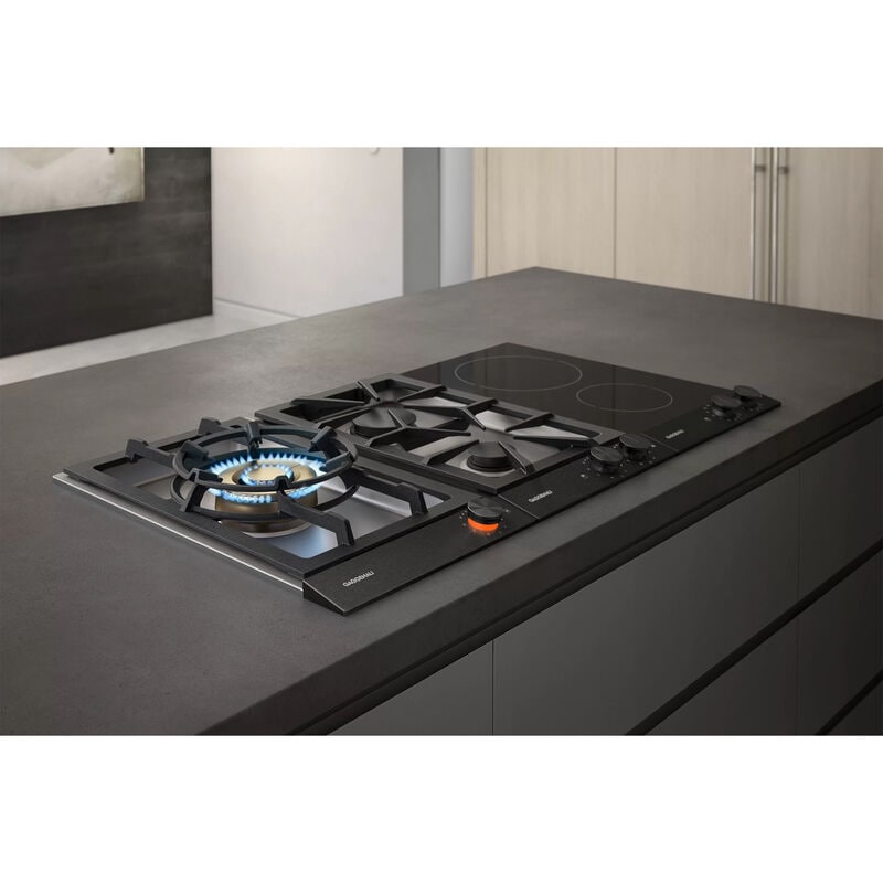 Gaggenau Vario 200 Series 24 in. 3-Burner Induction Cooktop with Power Burner - Black, , hires