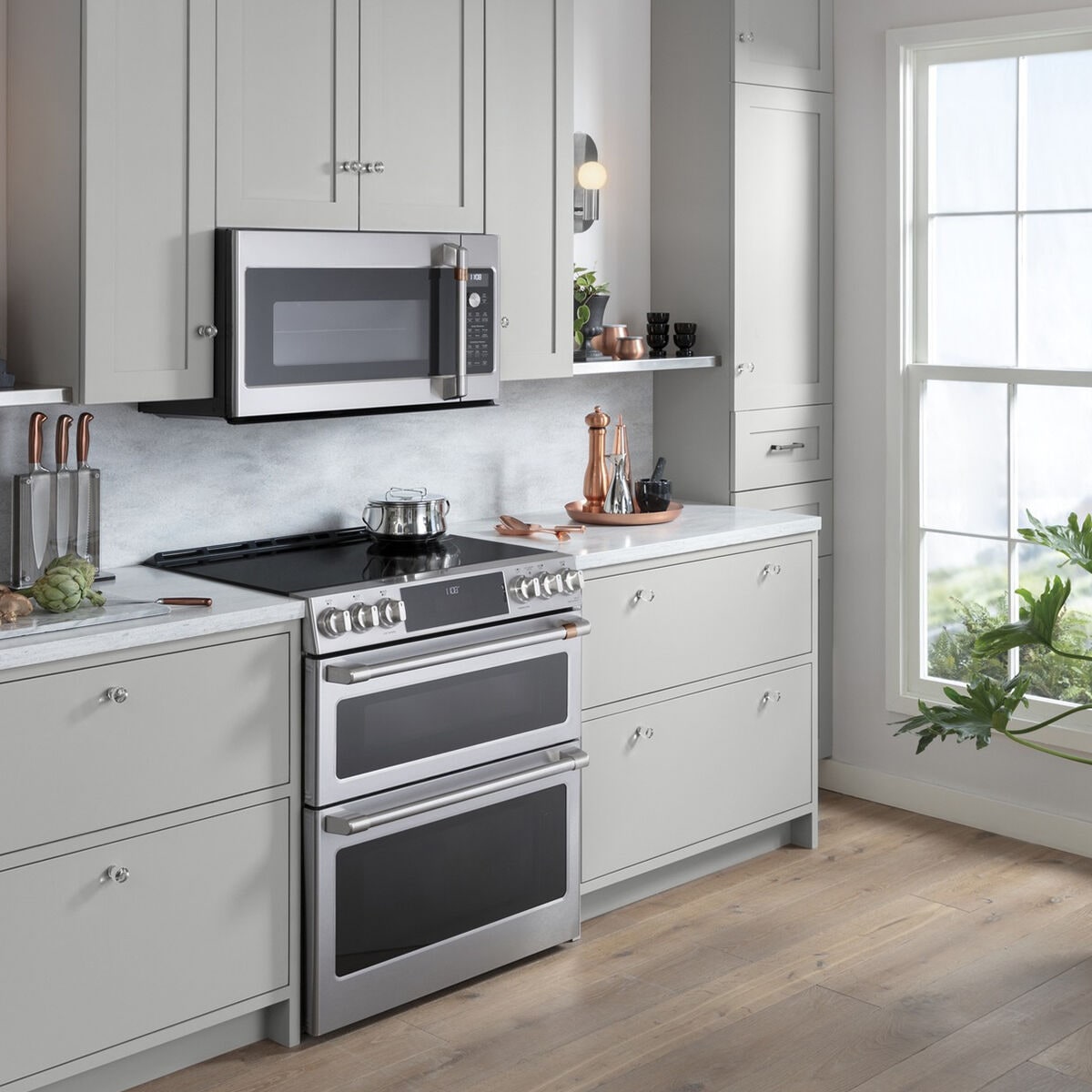 Induction cooktop range with double outlet oven