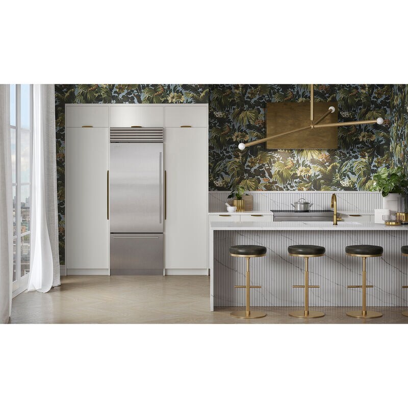 Sub-Zero Classic Series 30 in. Built-In 17.0 cu. ft. Left-Hinged Smart Counter Depth Bottom Freezer Refrigerator with Internal Water Dispenser & Professional Handles - Stainless Steel, , hires
