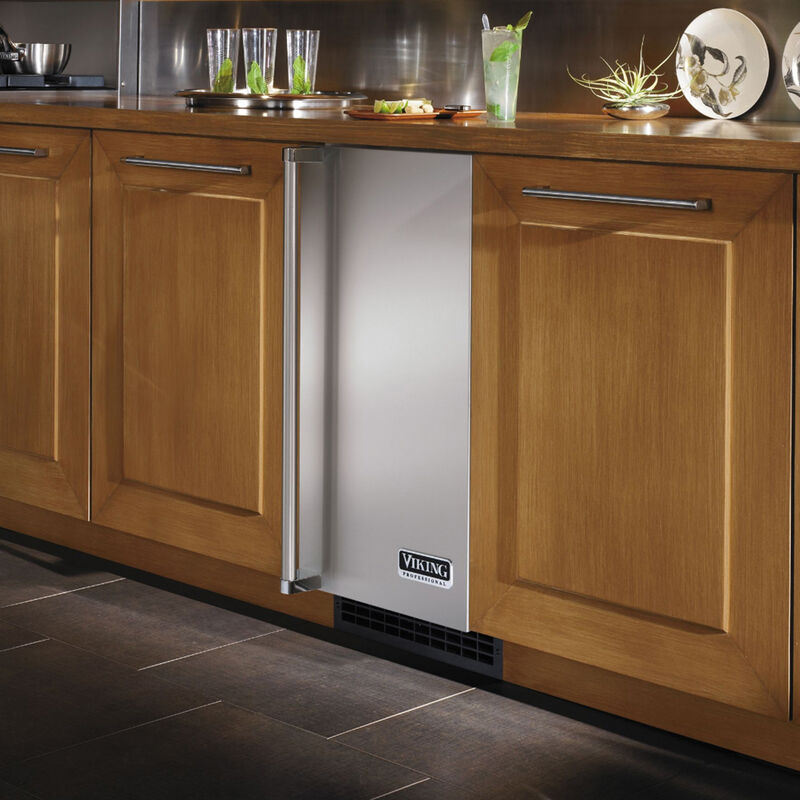 Viking Professional 5 Series 15 in. Built-In Undercounter Outdoor Ice Maker with 26 lb. Ice Storage & Digital Control - Custom Panel Ready, , hires