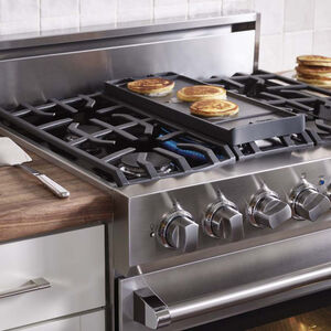 Viking 3 Series 30 in. 4.7 cu. ft. True European Convection Dual Fuel Range with 5 Sealed Burners - Stainless Steel, , hires