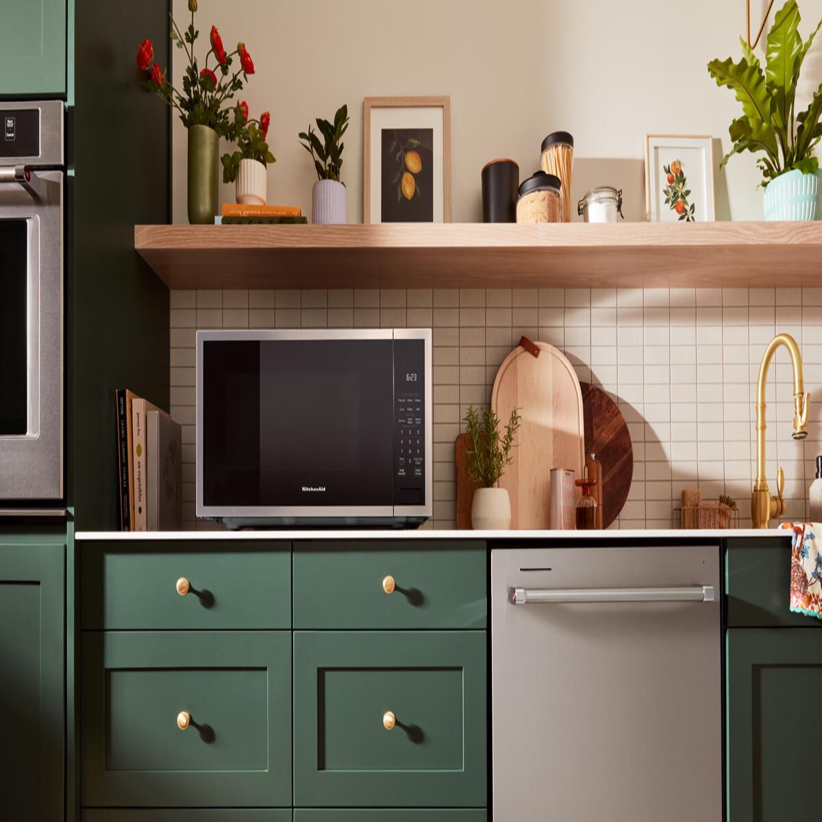 KitchenAid 22 in. 1.6 cu. ft. 1200W Countertop Microwave with