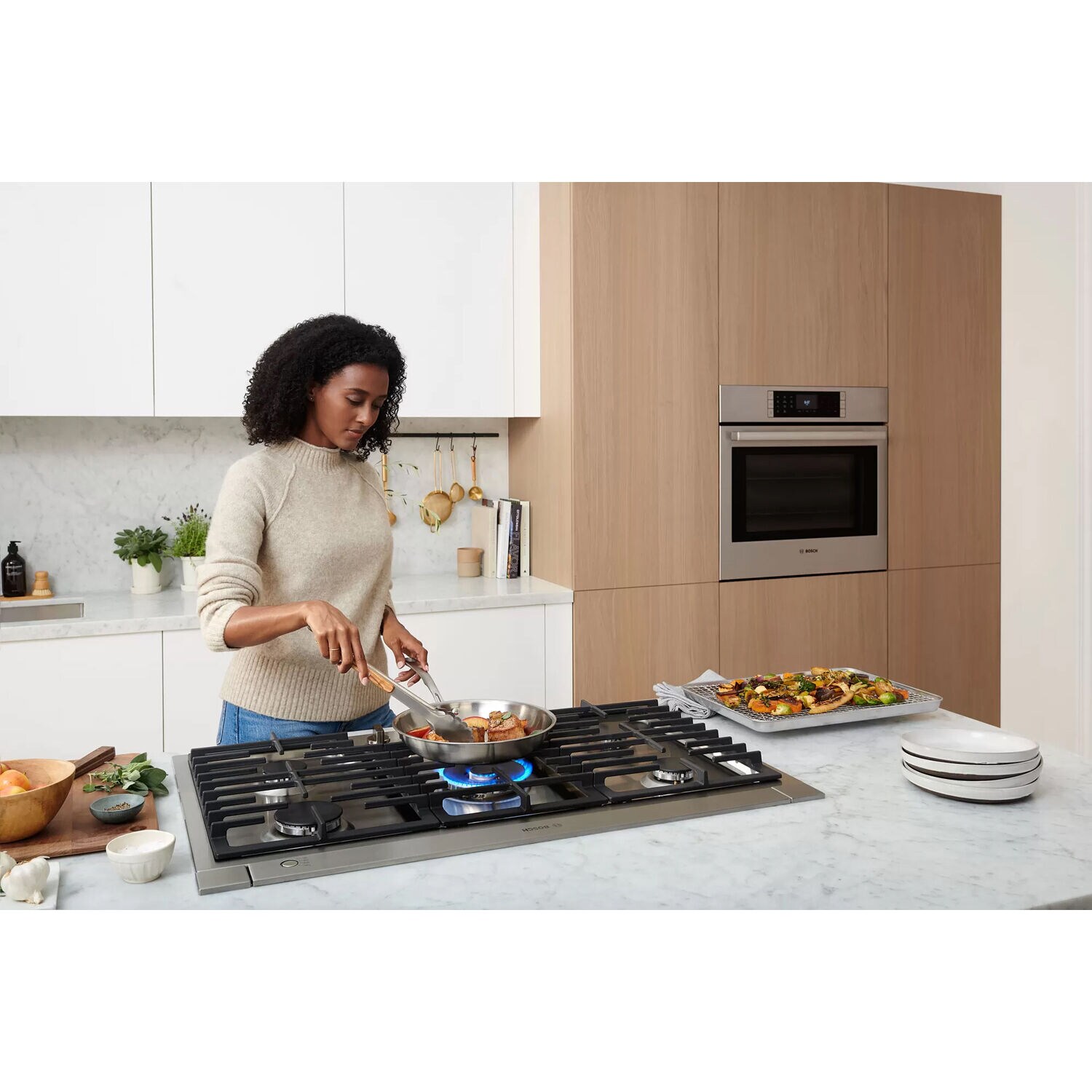 Bosch 800 Series 36 in. 5 Burner Natural Gas Cooktop with Simmer Burner Power Burner Stainless Steel