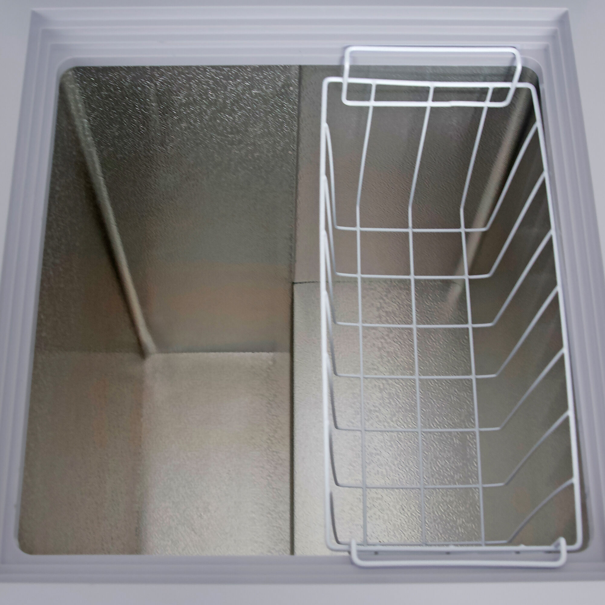 Avanti 21 in. 3.5 cu. ft. Garage-Ready Compact Chest Freezer