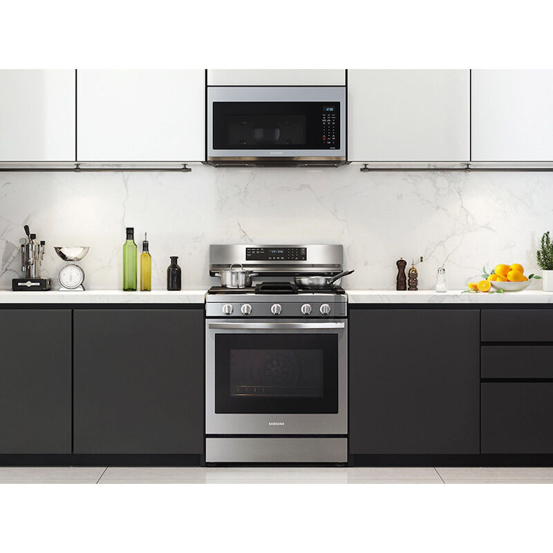 Samsung refrigerator hotsell and stove combo