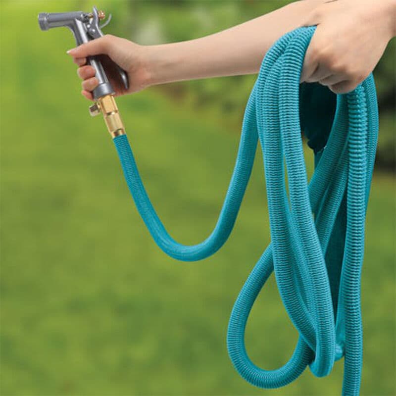 Expandable hose outlet