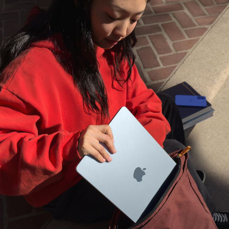 Apple MacBook Air (2025) 13.6 in. Notebook with Apple Intelligence, Apple M4 10-Core CPU, 10-Core GPU, 16 GB RAM, 512 GB SSD, up to 18 Hrs. of Battery Life & Mac OS - Starlight, , hires