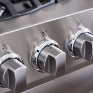 Viking 3 Series 30 in. 4.7 cu. ft. True European Convection Dual Fuel Range with 5 Sealed Burners - Cast Black, , hires