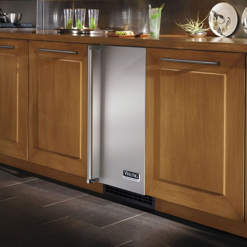 Viking Professional 5 Series 15 in. Built-In Undercounter Outdoor Ice Maker with 26 lb. Ice Storage & Digital Control - Custom Panel Ready, , hires