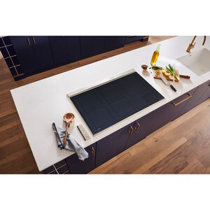 Wolf Transitional Series 36 in. Induction Cooktop with 5 Smoothtop Burners - Black, , hires