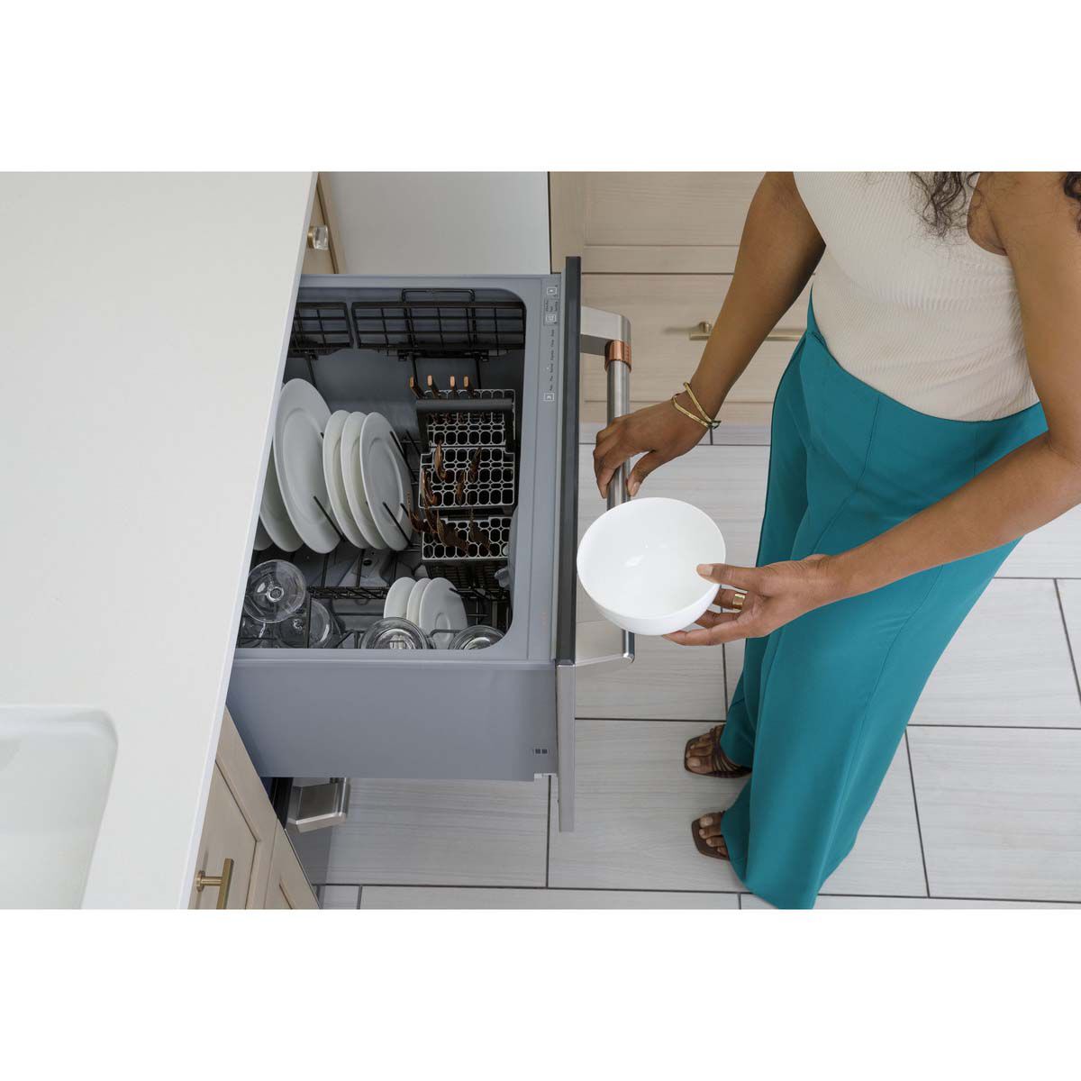 DISH// 生写真 Cafe 24 in. Double Drawer with Top Control & 49 dBa Sound