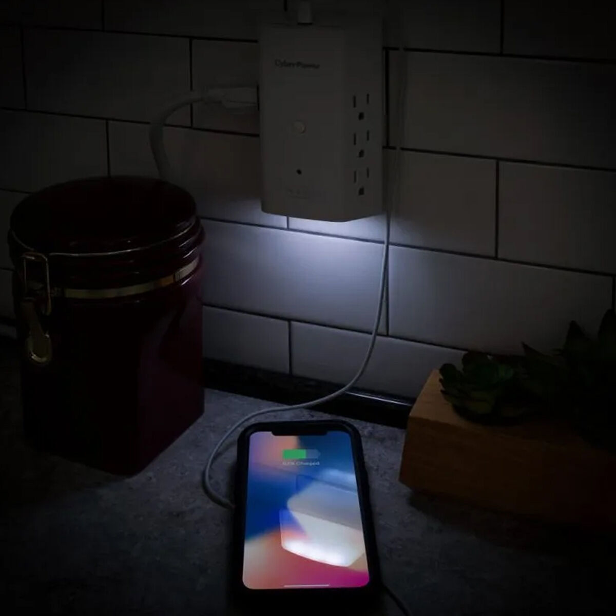 CyberPower 6 Outlet Wall Tap With USB and Night Light - White
