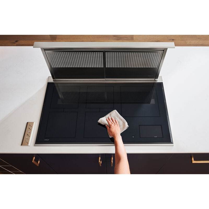 Wolf Transitional Series 36 in. Induction Cooktop with 5 Smoothtop Burners - Black, , hires