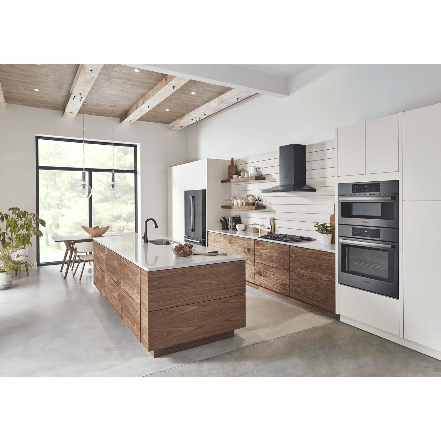 Bosch 800 Series 30 in. Chimney Style Range Hood with 4 Speed Settings 600 CFM Convertible Venting 2 Halogen Lights Black Stainless Steel