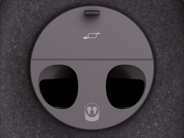 Meta Quest Carrying Case, contoured plastic compartments