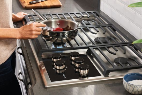 Wolf 36 Transitional Framed Induction Cooktop (CI365TF/S)