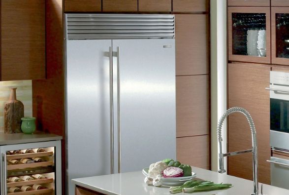 Lynx 24 in. Built-In 5.3 Cu. ft. Outdoor Undercounter Refrigerator - Stainless Steel | P.C. Richard & Son