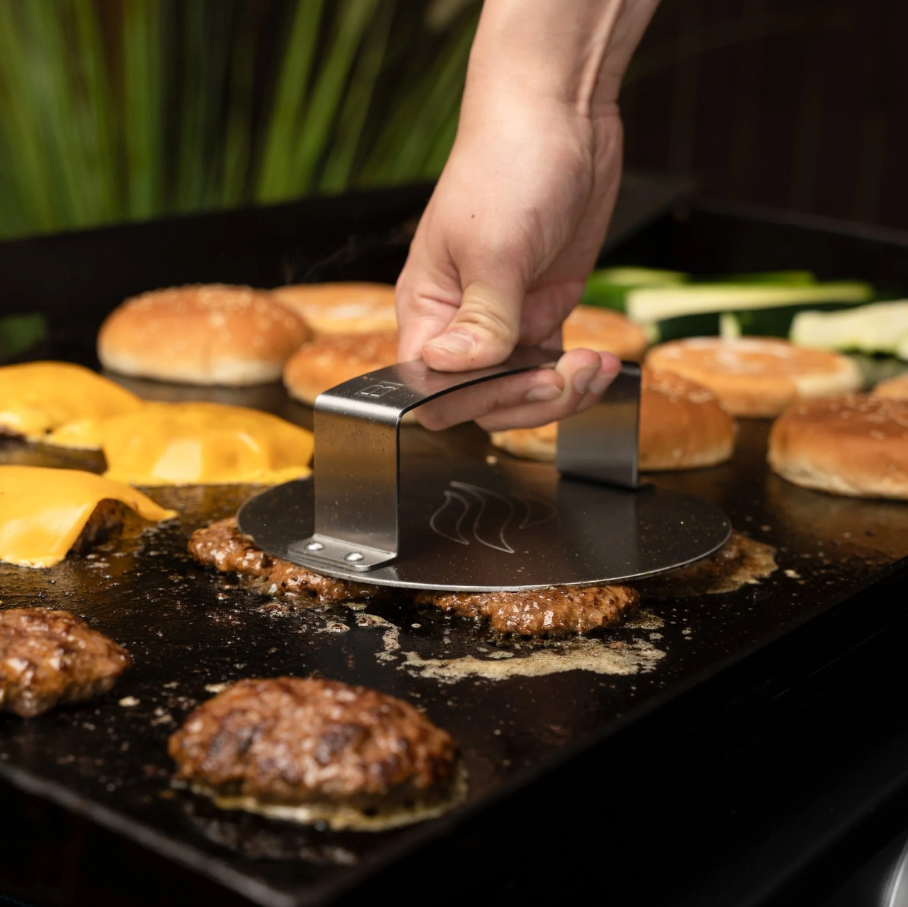 Blackstone 28-inch Omnivore Griddle Plate close-up