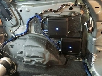 Amps installed in hatch area of Jeep Cherokee 