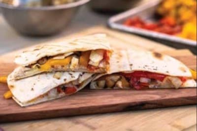 GRILLED CHICKEN QUESADILLA