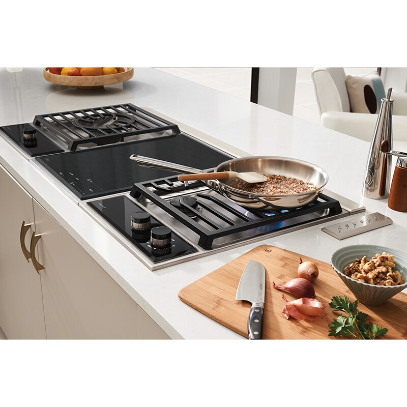 Wolf Transitional 15 in. 2-Burner Induction Cooktop with Simmer Burner & Power Burner - Stainless Steel, , hires