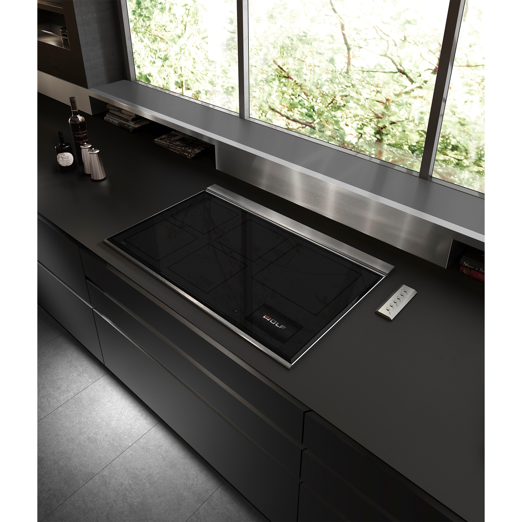 Wolf Transitional Series 36 in. Induction Cooktop with 5 Smoothtop Burners - Black, , hires