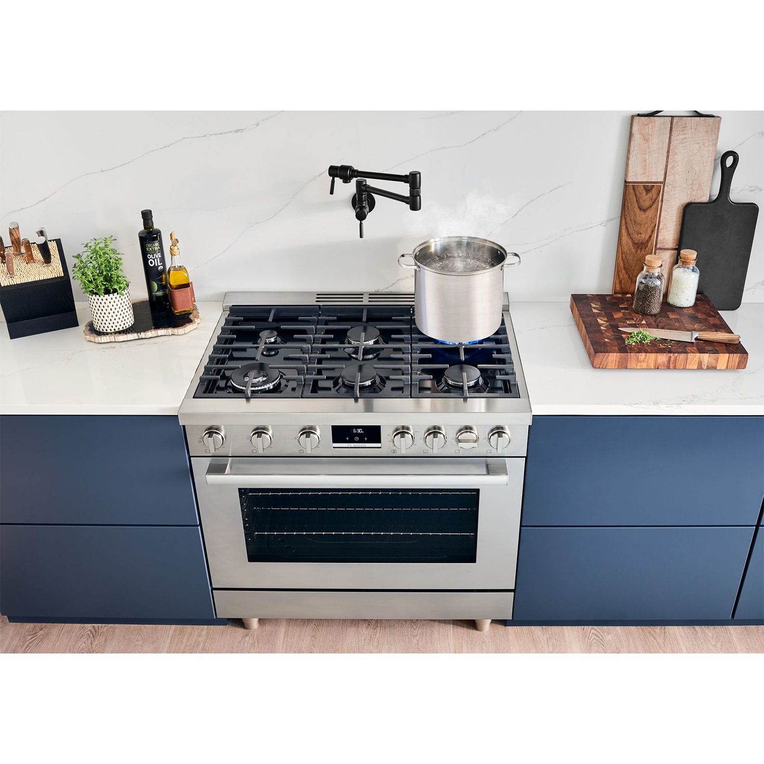 Bosch 800 Series 36 in. 3.7 cu. ft. True European Convection Dual Fuel Range with 6 Sealed Burners - Stainless Steel, , hires