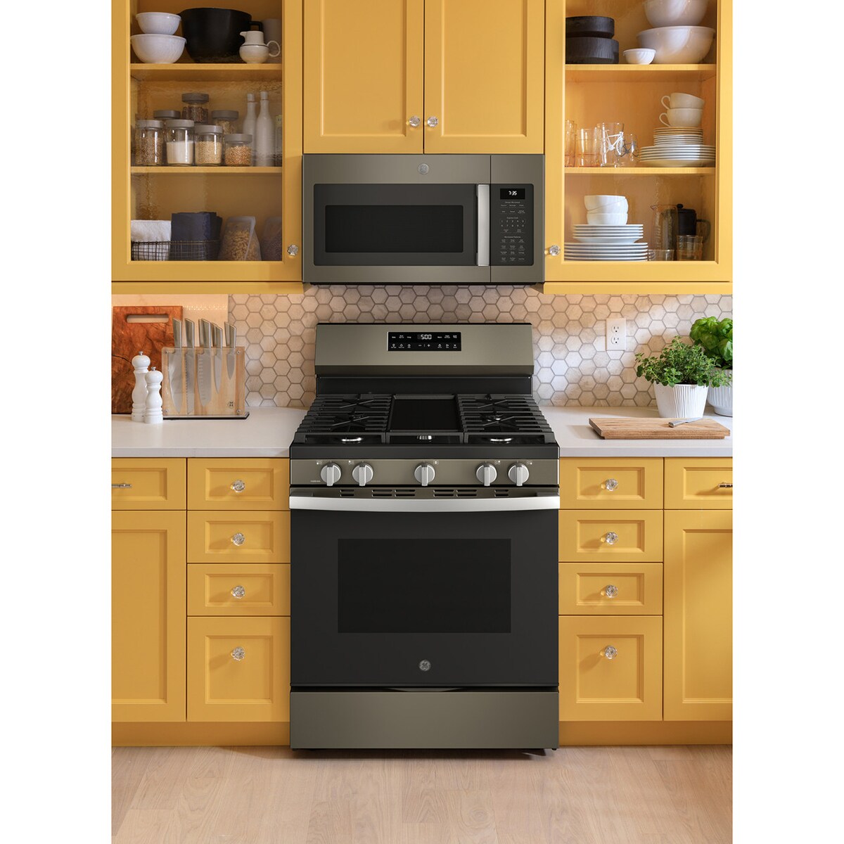 GE 500 Series 30 in. 5.3 cu. ft. Gas Range with 5 Sealed Burners & Griddle - Fingerprint Resistant Slate, , hires