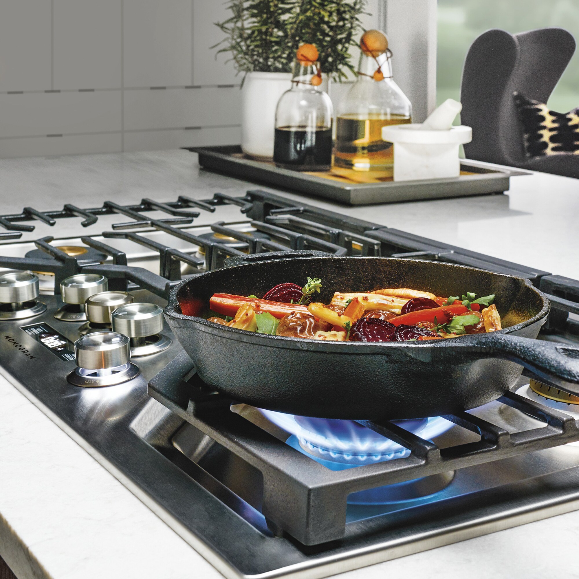 Monogram 36 in. 5-Burner Smart Natural Gas Cooktop with Griddle, Simmer Burner & Power Burner - Stainless Steel, , hires
