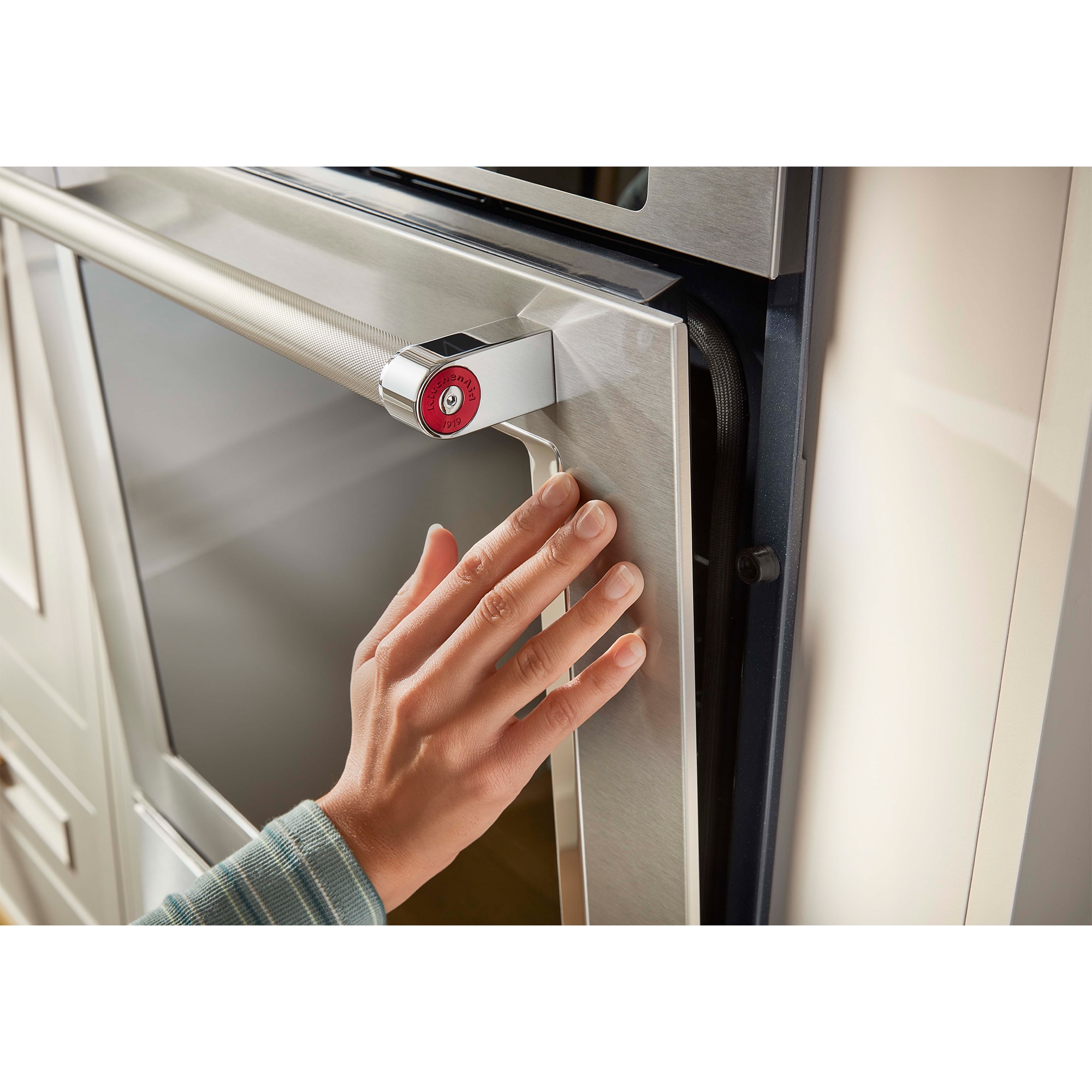 KitchenAid 24 in. 2.6 cu. ft. Smart Electric Single Wall Oven with True European Convection - Fingerprint Resistant Stainless Steel, , hires