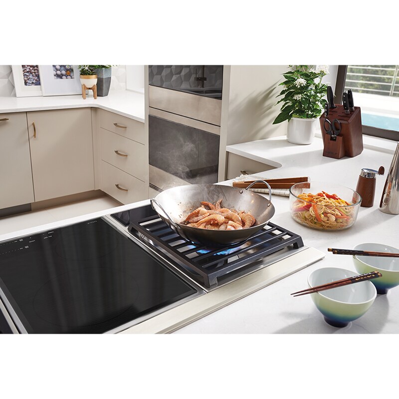Wolf Transitional 15 in. 2-Burner Induction Cooktop with Simmer Burner & Power Burner - Stainless Steel, , hires