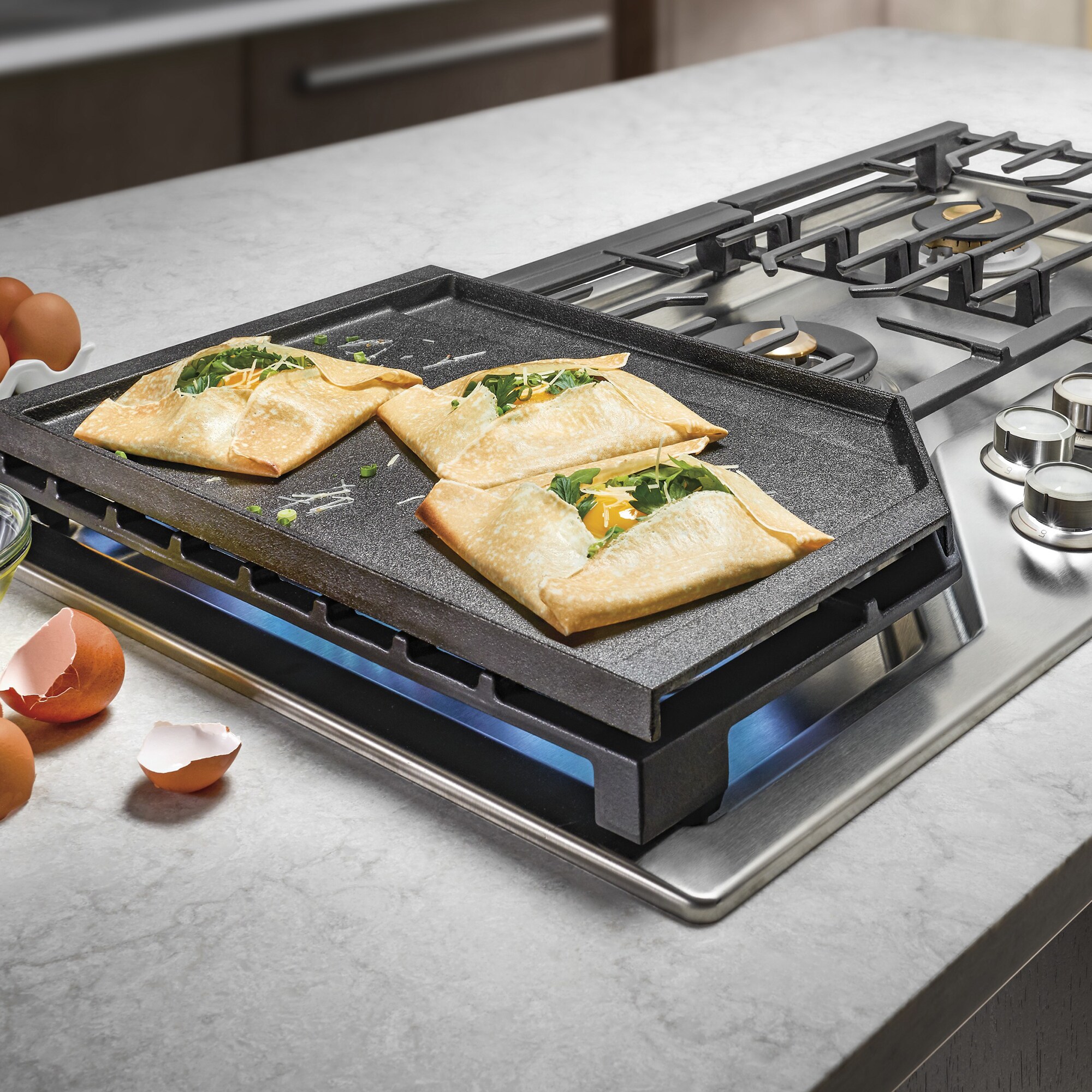 Monogram 36 in. 5-Burner Smart Natural Gas Cooktop with Griddle, Simmer Burner & Power Burner - Stainless Steel, , hires