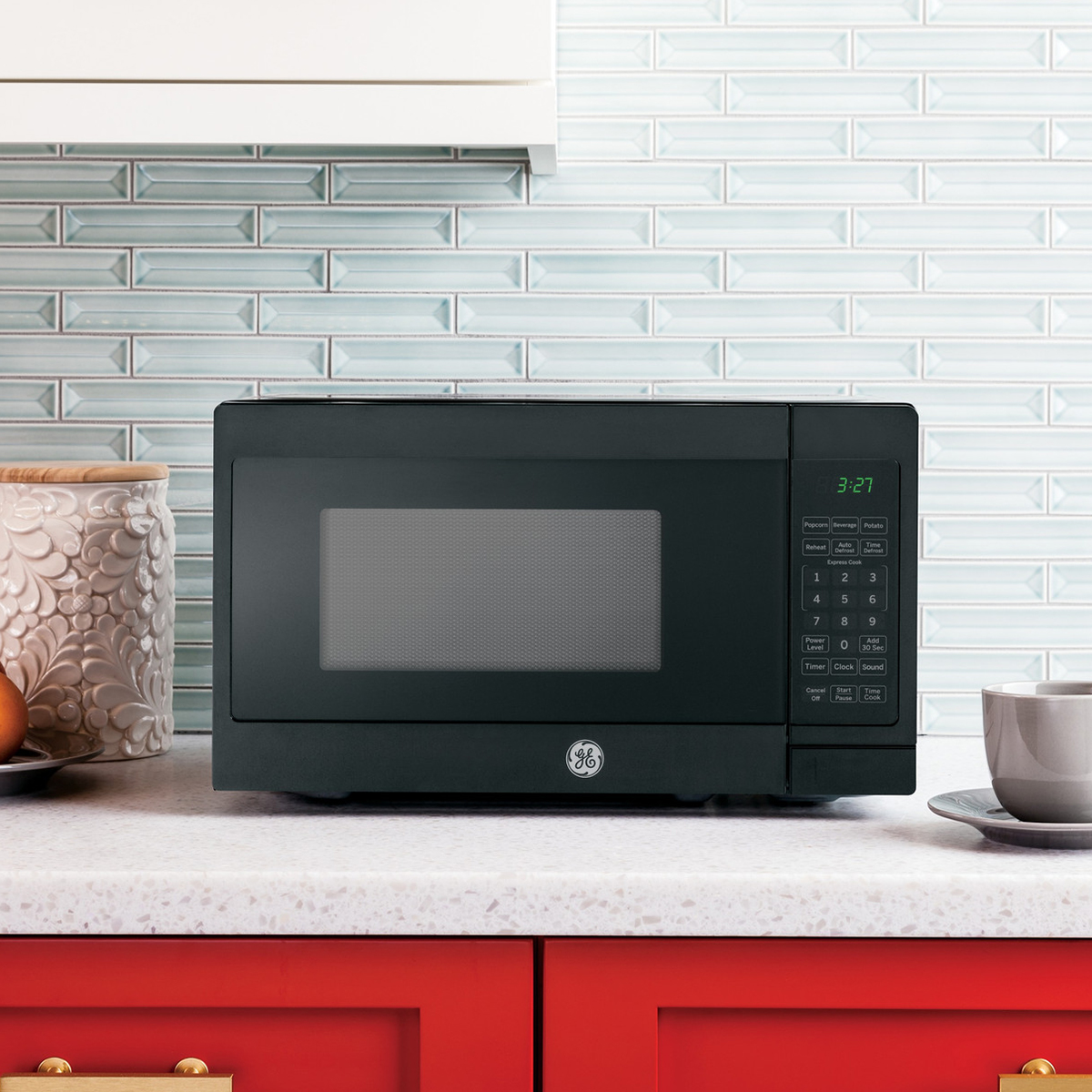 GE 17 in. 0.7 cu.ft Countertop Microwave with 10 Power Levels Black