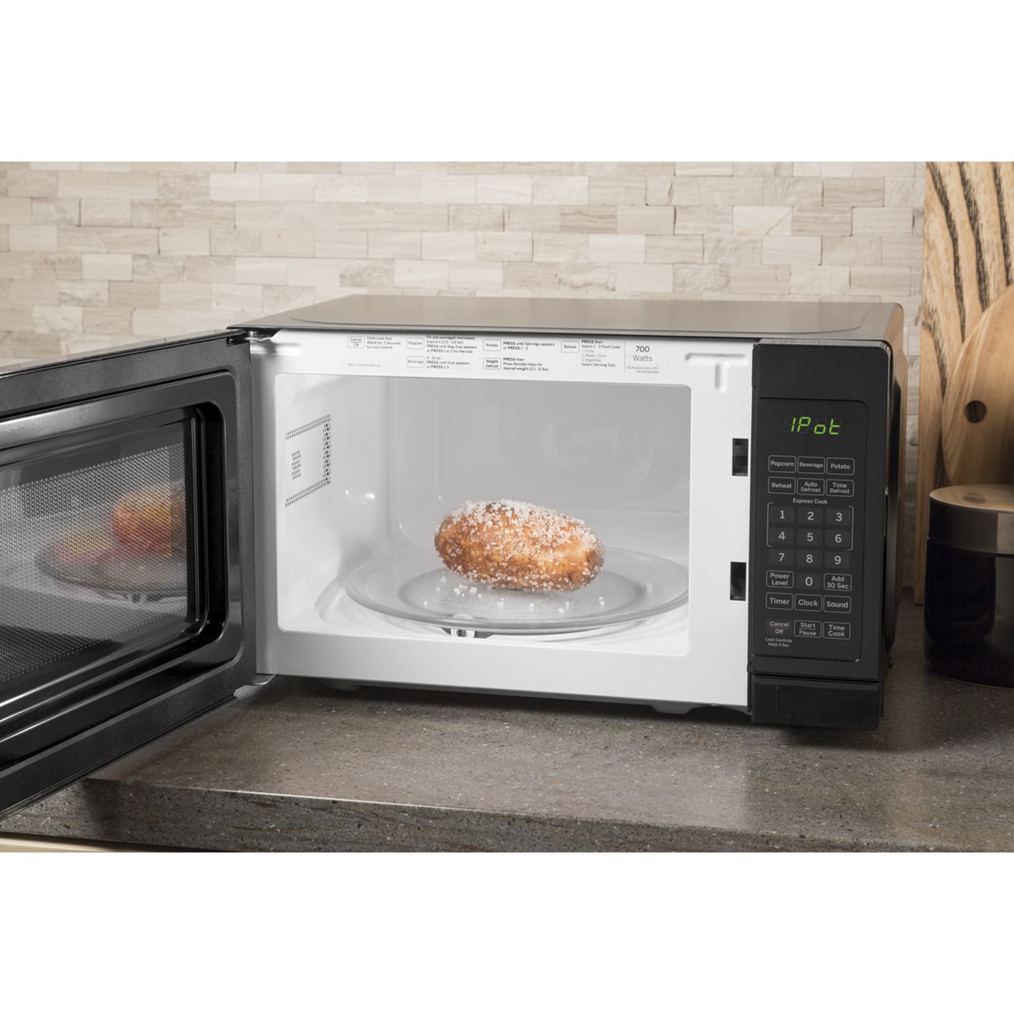 GE 17 in. 0.7 cu. ft. Countertop Microwave with 10 Power Levels Black
