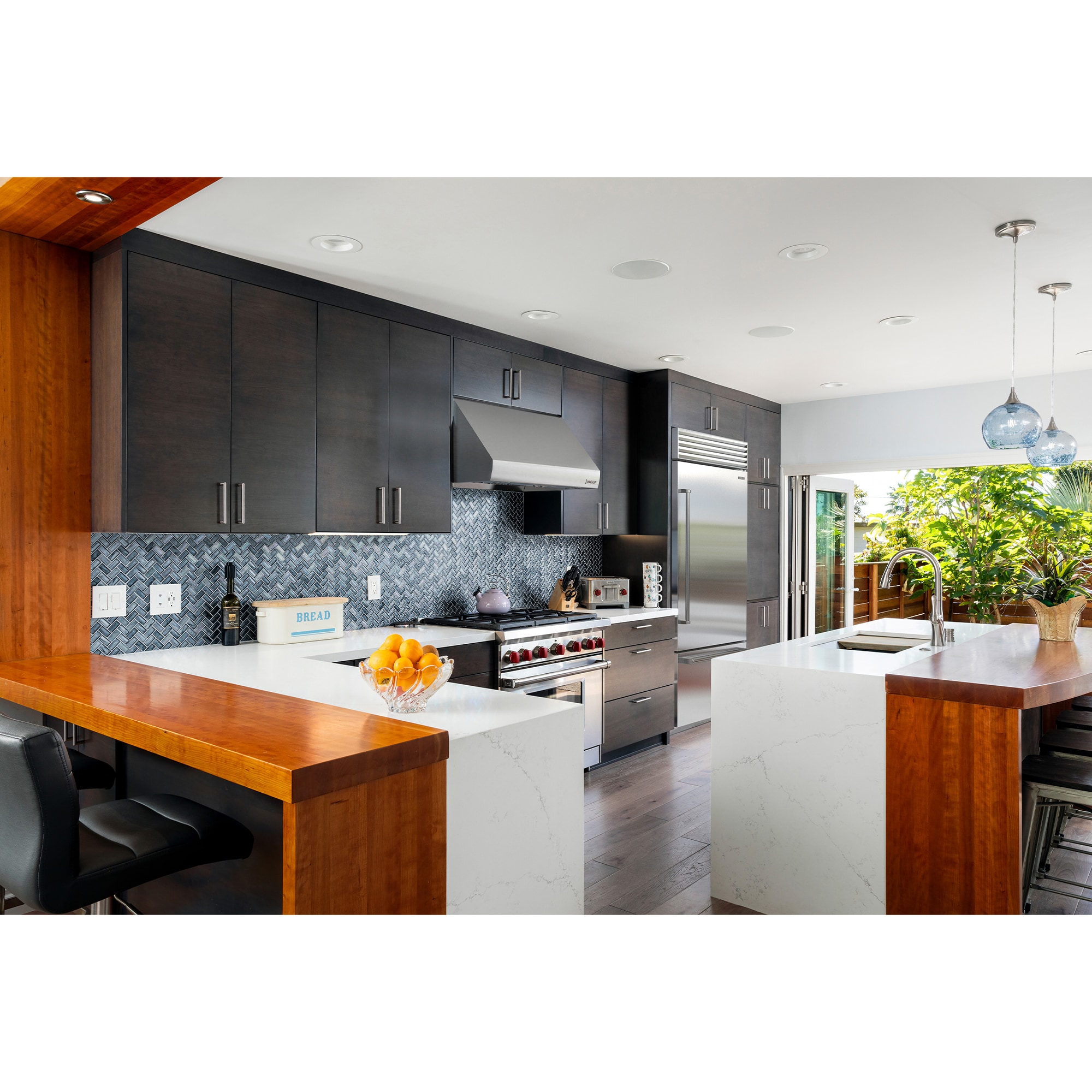 Sub-Zero Classic Series 36 in. Built-In 20.7 cu. ft. Smart Bottom Freezer Refrigerator with Tubular Handles & Internal Water Dispenser - Stainless Steel, , hires