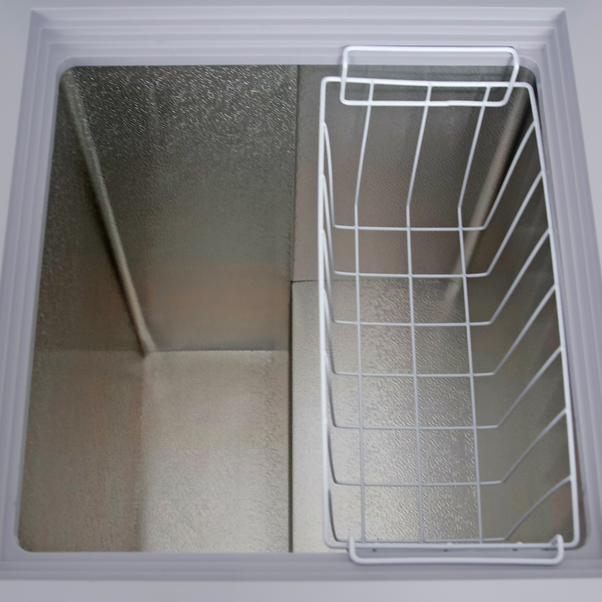 Avanti 21 in. 3.5 cu. ft. Garage-Ready Compact Chest Freezer - Platinum, Platinum, hires