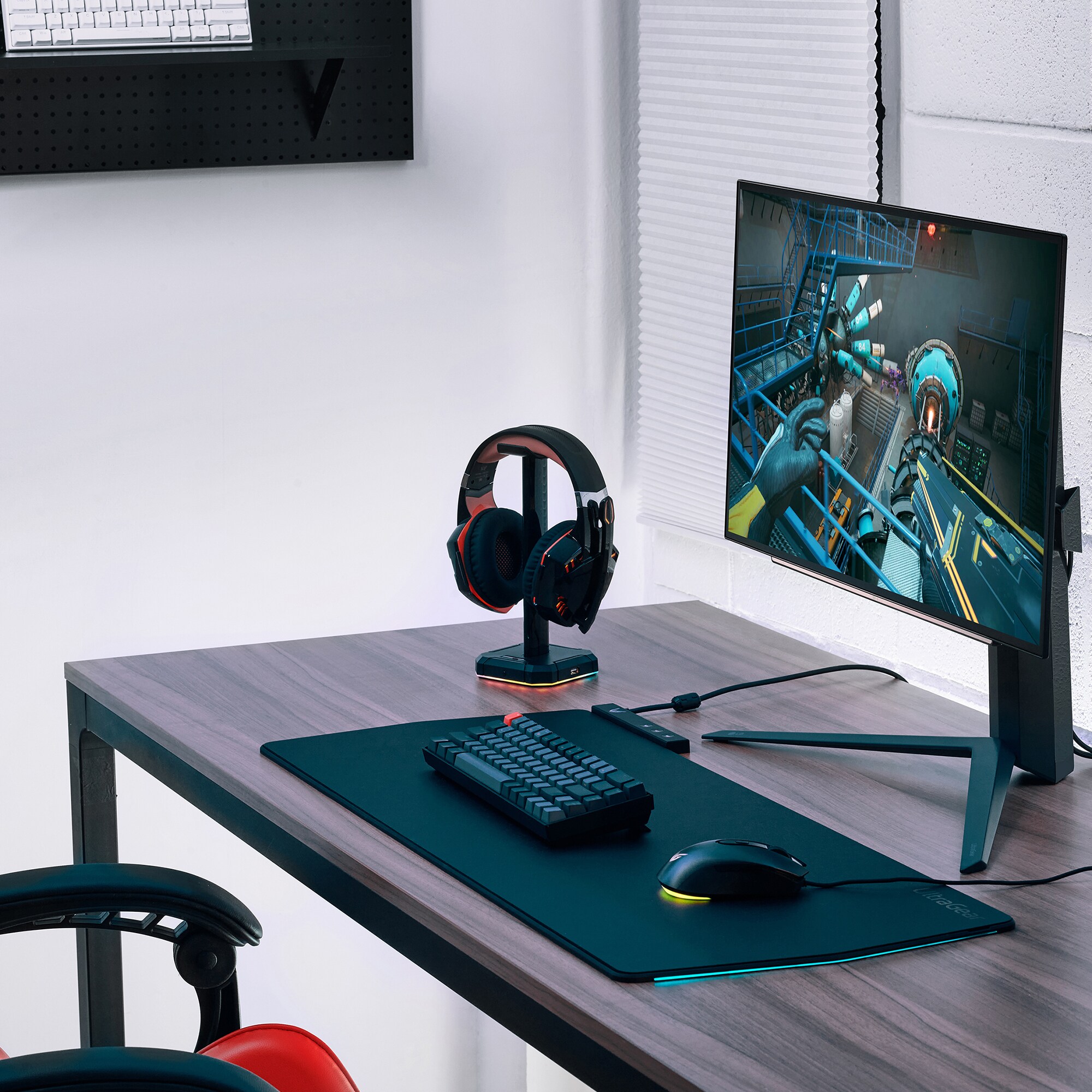 LG 27" UltraGear OLED QHD 240Hz 0.03ms G-Sync Compatible HDR True Black 400 Gaming Monitor, , hires