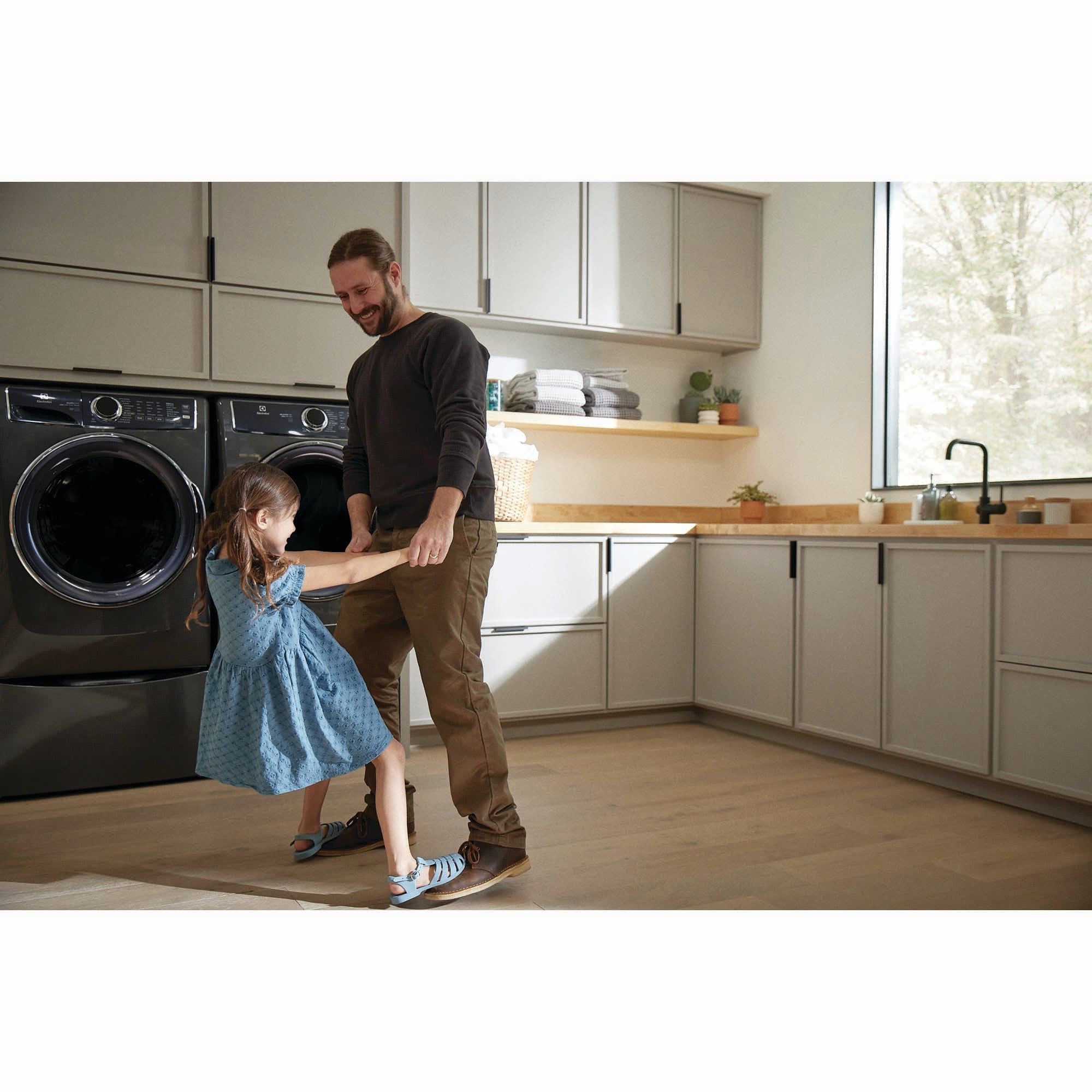 Electrolux 600 Series 27 in. 8.0 cu. ft. Stackable Electric Dryer with Balance Dry, Instant Refresh, Perfect Steam & Sanitize Cycle - Titanium, Titanium, hires