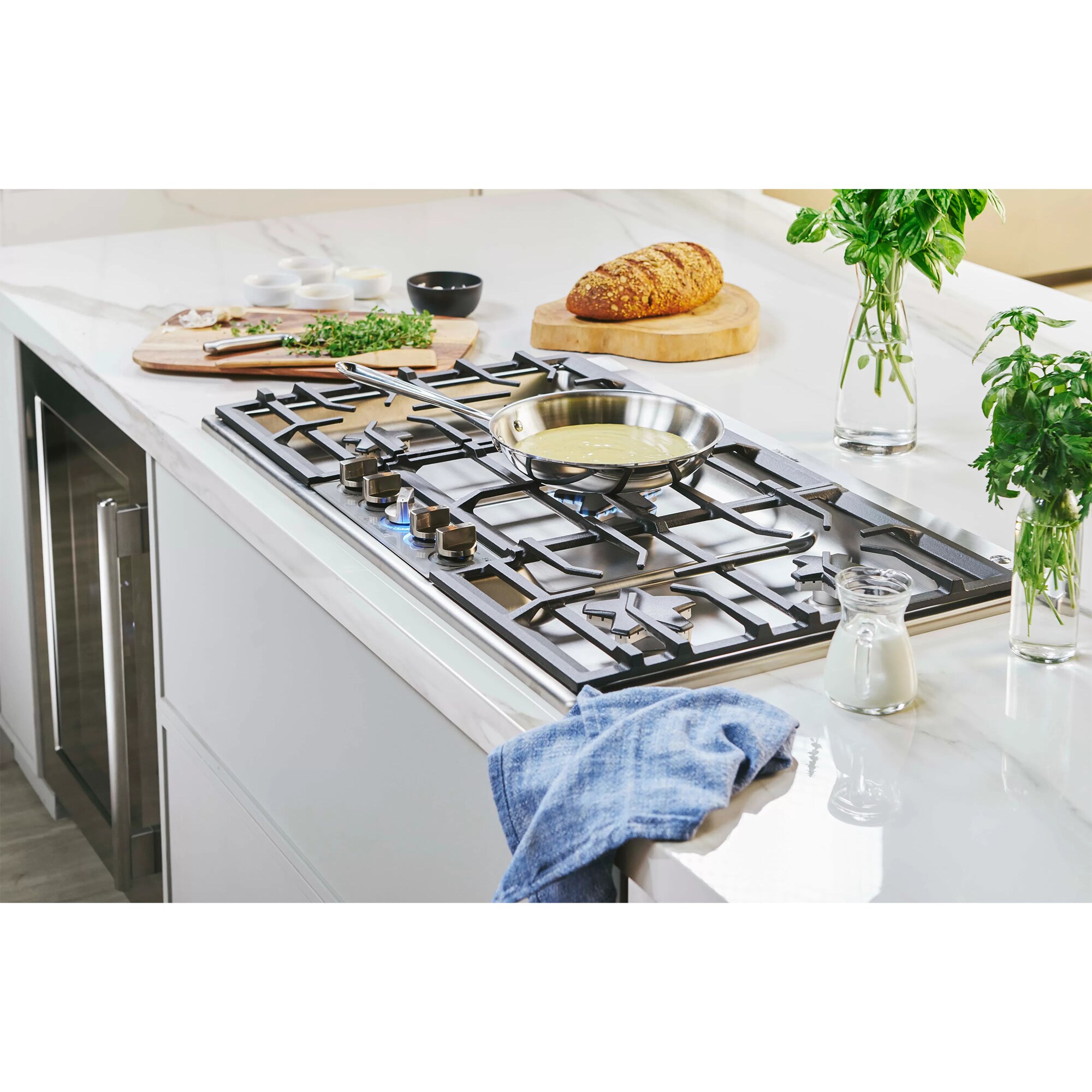 Thermador Masterpiece Series 36 in. 5-Burner Natural Gas Cooktop with Simmer Burner & Power Burner - Stainless Steel, , hires