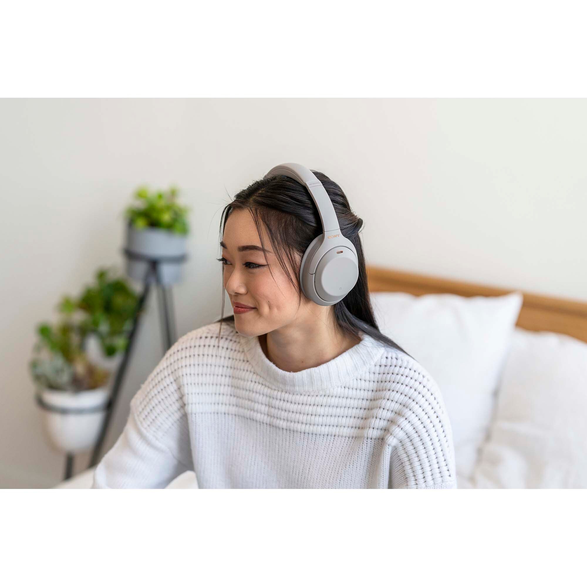 Sony - WH-1000XM4 Wireless Noise-Cancelling Over-the-Ear Headphones - Silver, , hires