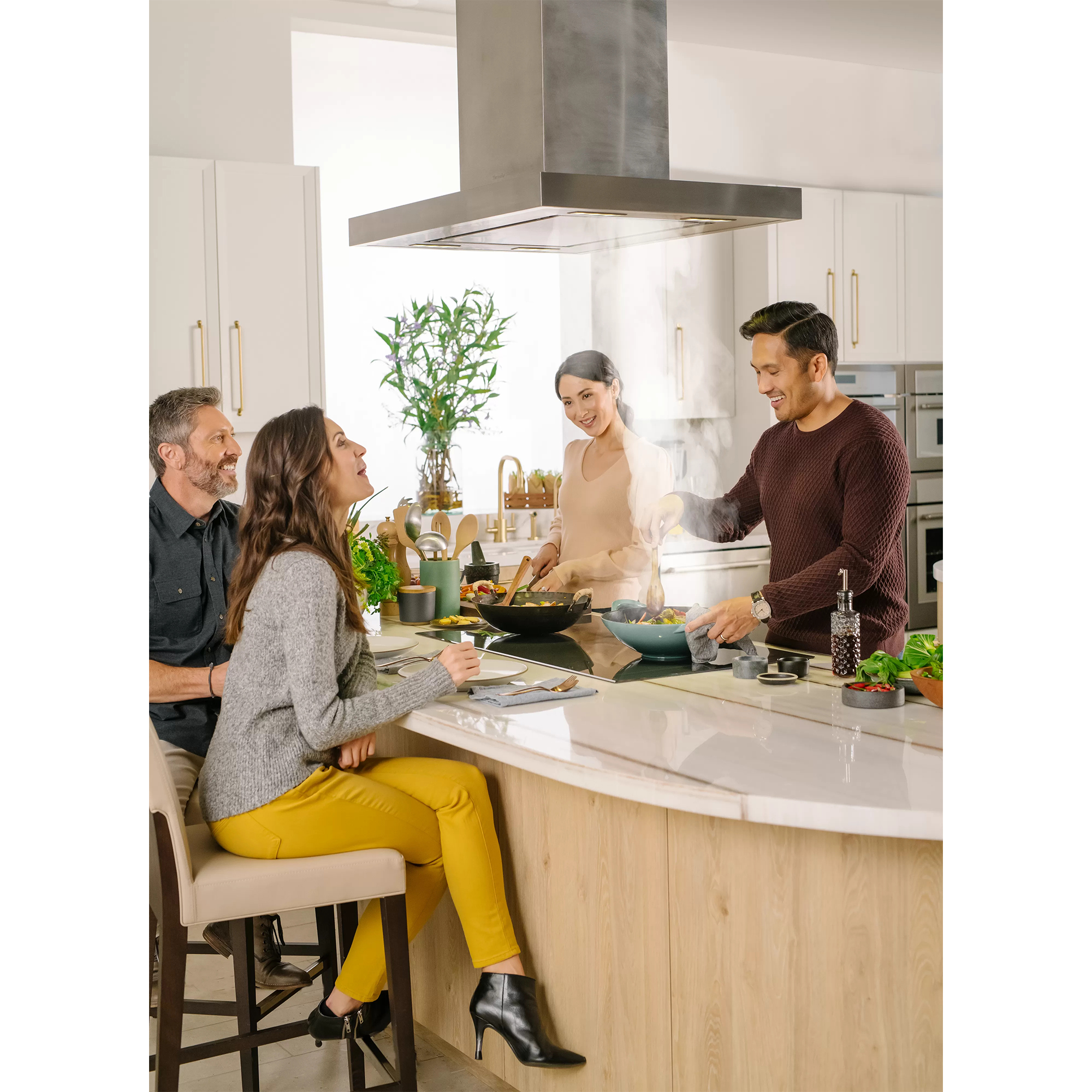 Thermador Masterpiece Series 36 in. Chimney Style Range Hood with 4